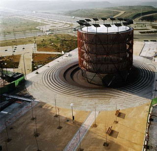 Illustration for article titled Giant Tree-Powered Machine Supplies Energy, Air to Madrid